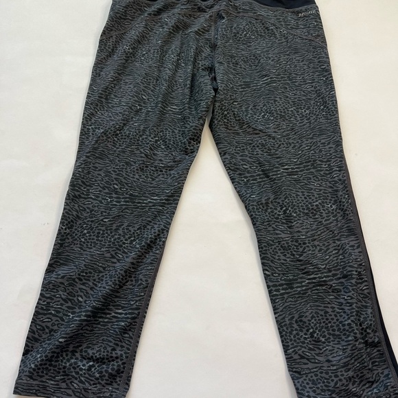 Nike Dri Fit Leopard Animal Print Crops Women XL - Picture 3 of 5